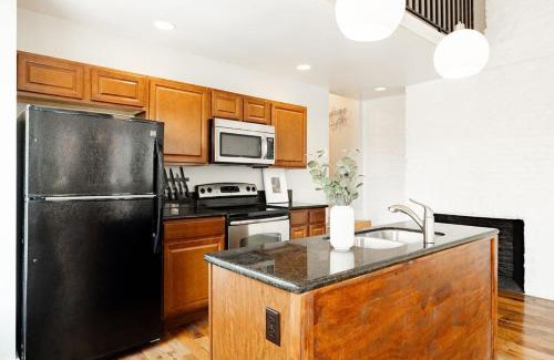 Pendleton Apartment | Inviting 2BR Parkside Loft Steps from All Attractions