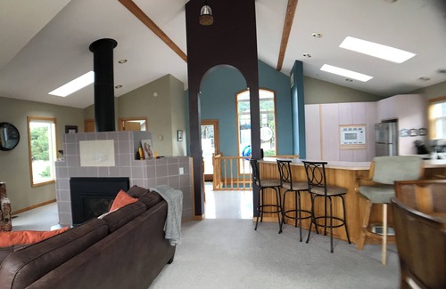 Yachats House | Soaring Seabird - Yachats Ocean View with Hot Tub