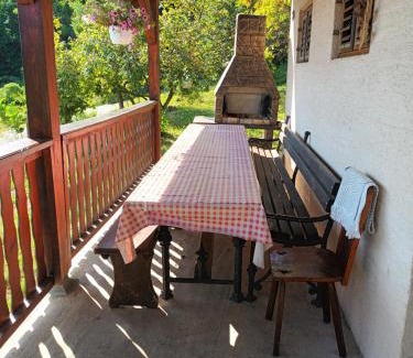 Klanjec Apartment | Budget-Friendly Stay at Noa i Mila - 8/10 Guest Rated