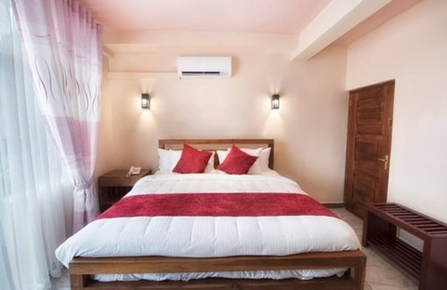 Kandy Bed & Breakfast | Cozy Double Deluxe at Sobaya Kandy with Breakfast Included