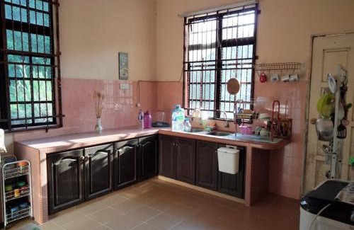 Peringat House | Family-Friendly Sobey Laris Homestay in Peringat