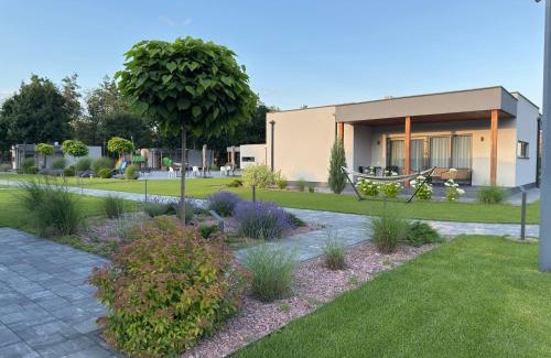 Vyshhorod House | Relax at Sobi Village: Pet-Friendly Retreat with Ocean Views