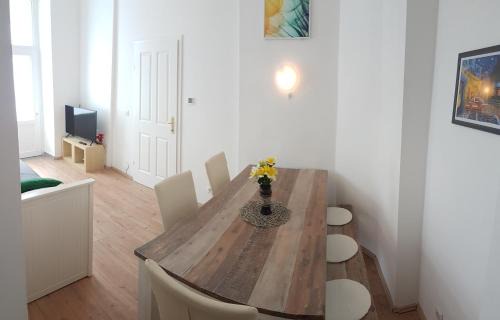 Roßau Apartment | Discover Sobieski Town Apartments – Pet and Child Friendly