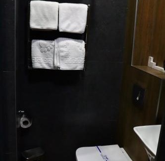 Khmelnitskiy Hotel | Family-Friendly Sobkoff: Enjoy Breakfast & Relaxing Hot Tub