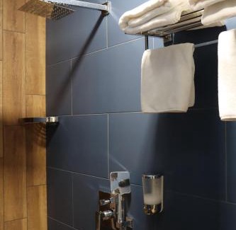 Khmelnitskiy Hotel | Family-Friendly Sobkoff: Enjoy Breakfast & Relaxing Hot Tub