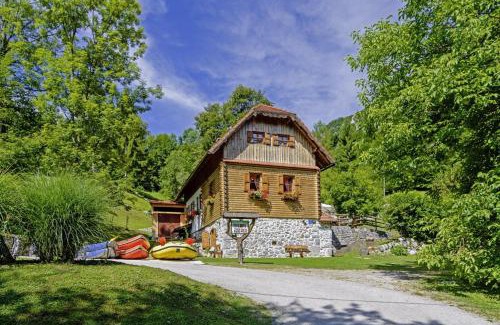 Presika House | Discover Sobol in Kočičin: Perfect for Families & Pets