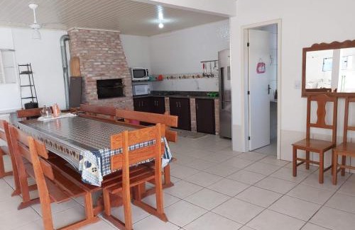 Arroio do Sal House | Inviting SOBRADO COM PISCINA: Family-Friendly & Pet Friendly