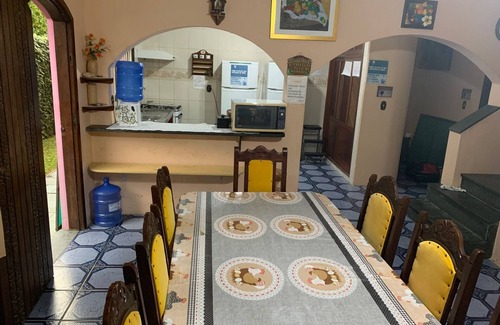 Praia de Barequecaba House | Beachside Comfort at Sobrado: Pet-Friendly & Ocean Views
