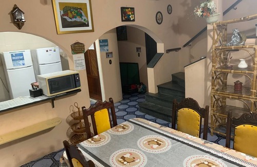 Praia de Barequecaba House | Beachside Comfort at Sobrado: Pet-Friendly & Ocean Views