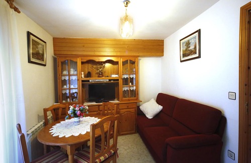 Laspuna Apartment | Explore SOBRARBE: A Unique Stay in AINSA and Beyond