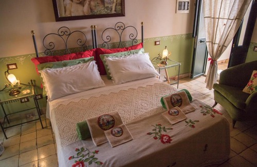 Palazzolo Acreide House | Pet-Friendly Retreat at Social Farm La Maddalena with Pool