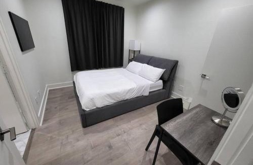Oak Cliff House | Social House with King bed with 2 car garage parking!