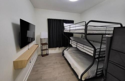 Oak Cliff House | Social House with King bed with 2 car garage parking!