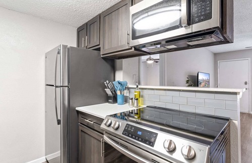 Pleasant Valley Apartment | Inviting SoCo 2BR Corner Suite with Pool and Fast WiFi