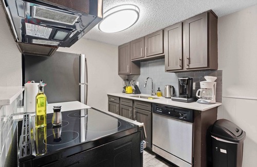 Pleasant Valley Apartment | SoCo 2BR Suite with Pool, Fast WiFi & Pet-Friendly Perks