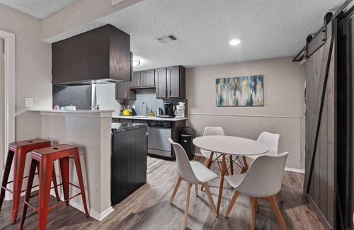 Pleasant Valley Apartment | SoCo 2BR Suite with Pool, Fast WiFi & Pet-Friendly Perks