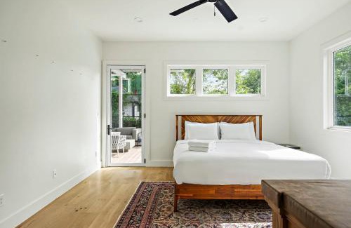 Bouldin House | SoCo Oasis - 4BR, Pool, Gym, Fire Pit, DT ATX