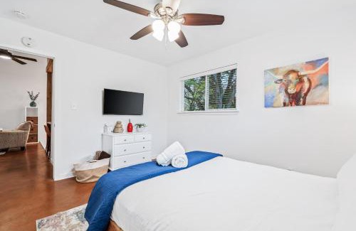 Sweetbriar House | SoCo Oasis Retreat: Relax in Comfort and Style