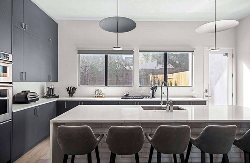 Galindo House | SoCo Villa in Downtown Austin with Scenic City Views