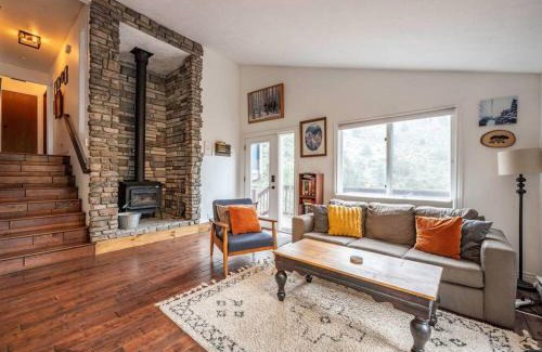 Idaho Springs House | Pet-Friendly SodaCreek Look-out Near Hotsprings & I70