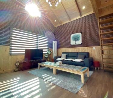 Hallim House | Experience Sodamhyang Pension: Top-Rated Family Getaway