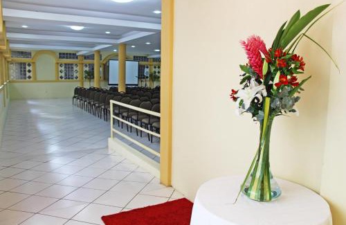 Centro Hotel | Discover Soder Hotel: Family-Friendly Stay with Pool Access