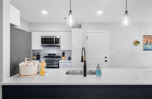 Orlando House | Discover SoDo Love 2: Pet-Friendly Oasis with Ocean Views