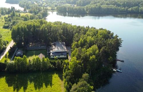 Utena county House | Discover Sodyba Ažvintis: Oceanfront Retreat with Pool