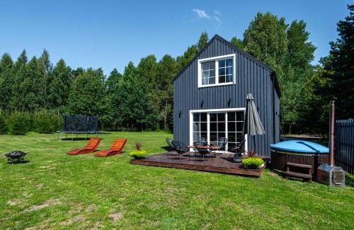 Priekule House | Top-Rated Sodyba pas Brolius - Cozy Barn House with Hot Tub