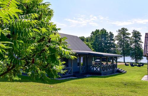 Darsuniskis Villa | Relax at Sodyba Pivašiūnuose by the Lake with Hot Tub