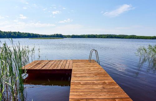 Darsuniskis Villa | Relax at Sodyba Pivašiūnuose by the Lake with Hot Tub