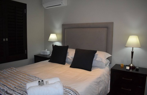 George Bed & Breakfast | Cozy Soeteweide North B&b with Ocean View & Spa