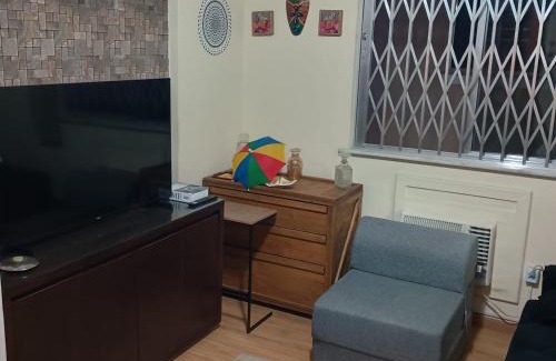 Tijuca Bed & Breakfast | Sofa cama em sala adaptada com Ar condicionado