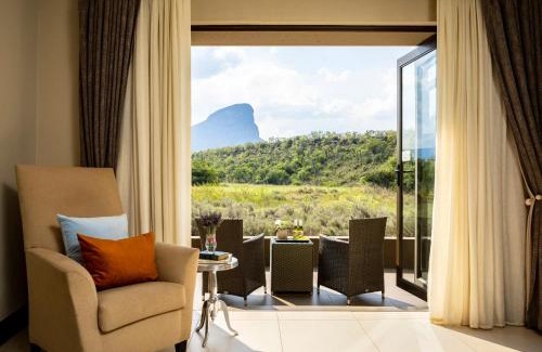 Sterkrivier House | Discover Sofala Lodge: Family-Friendly with Breakfast Included