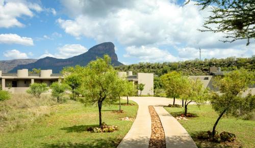 Sterkrivier House | Discover Sofala Lodge: Family-Friendly with Breakfast Included