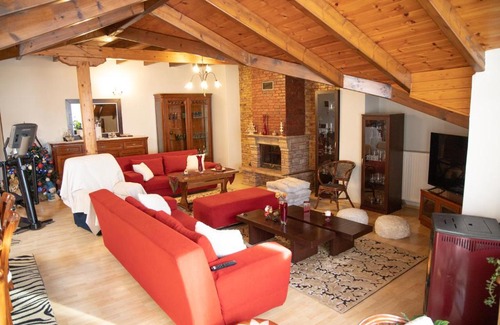 Florina Ski Chalet | Discover Soffitta House Sofi: Family-Friendly Getaway!