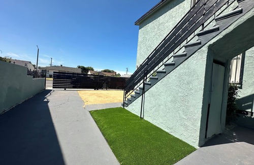 Los Angeles Apartment | Sofi Kia forum , intuit , One bedroom home Los Angeles upstairs left