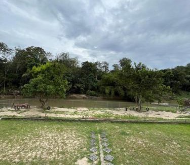 Dusun Tua Villa | Discover Sofia Adila Homestay: 4-Star Escape with Dining