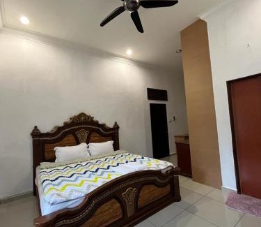 Dusun Tua Villa | Discover Sofia Adila Homestay: 4-Star Escape with Dining