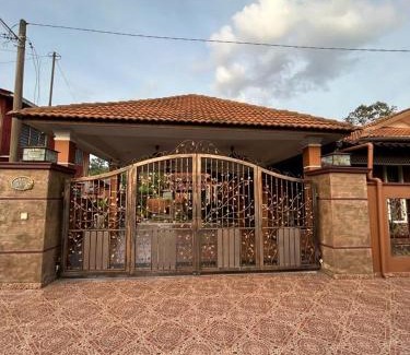 Dusun Tua Villa | Discover Sofia Adila Homestay: 4-Star Escape with Dining