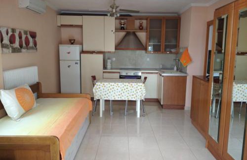 Flogita Apartment | Kid-Friendly Retreat at Sofia's House - Guest Rated 9.8