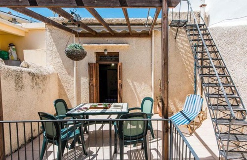 Old Town Rethymnon House | Discover Sofia's House: Family-Friendly 4-Star Retreat