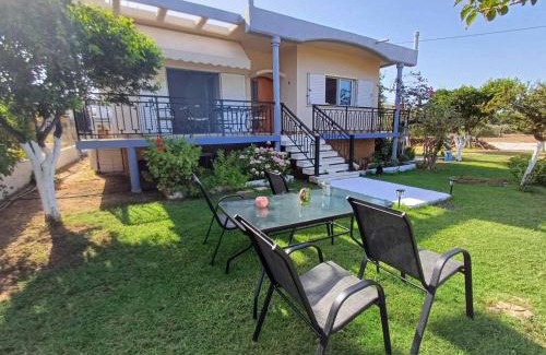 Arcoudi House | Pet-Friendly Retreat at Sofia's Yard House - Rated 9/10