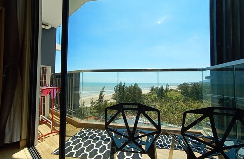Kuantan Apartment | Beautiful Sofia Seaview Suite at Timurbay Kuantan