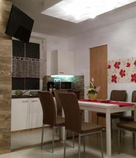 Bad Goisern Apartment | Inviting Sofias Apartment: Child-Friendly & Guest Rated 9.2