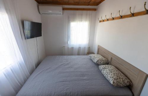 Apidias Lakkos House | Family-Friendly Retreat at Sofia's House - Rated 8/10