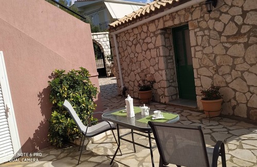 Razata Cottage | Discover Sofia's Cottage: A Cozy Retreat with Breakfast