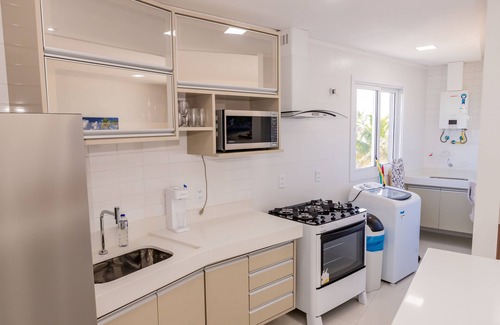 Nova Guarapari Apartment | Relaxing Sofiatti Rentals: Oceanfront Bliss Near Bacutia