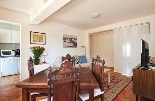 Olivais Apartment | Convenient Sofimar Lisbon Airport: Family-Friendly Retreat