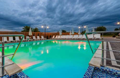 Solotvyno Hotel | Relax at Sofion Hotel & Resort with Oceanfront Views